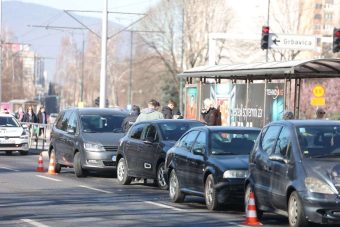 U saobraćajnoj nesreći na Pofalićima učestvovalo 10 automobila