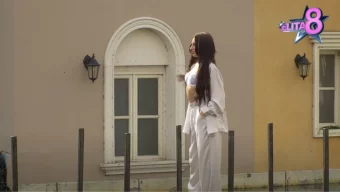 JE L’ SE OVAKO OBLAČI JEDNA MAJKA? Polug*la došla na fotografisanje za Uskrs, zbog izdanja u bru*u nastao haos!