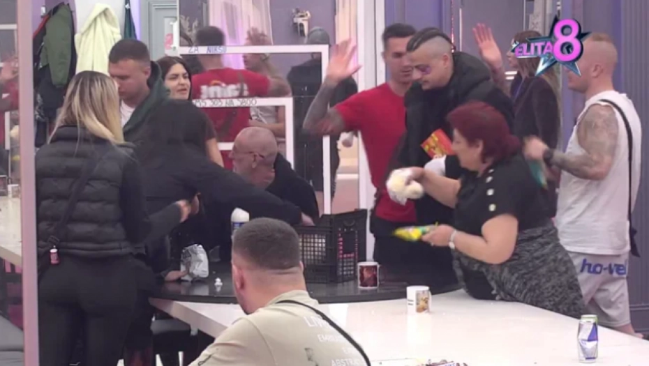 SRAMNO PONAŠANJE UČESNICA RIJALITIJA! / Photo: Printscreen