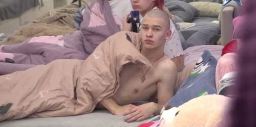 BIVŠI RIJALITI UČESNIK (18) U VEZI SA 20 GODINA STARIJOM ŽENOM / Photo: Printscreen
