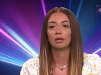 “TUK*O ME JE I MALTRETIRAO” Učesnica rijalitija otkrila jezive detalje o ocu: “Rekla sam mu, BOLJE DA ME U*IJEŠ”