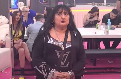 NJEGA NAZIVA DA JE KUČE, TO JE SRAMOTA! / Photo: Printscreen