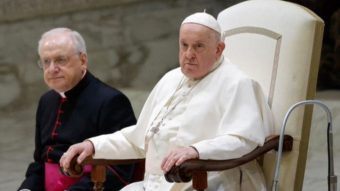 Preminuo papa Franjo