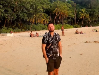 NEMAM NIKAKVE VEZE SA TIM… Pjevač ŽRTVA PREVARE, hitno se oglasio, pa otkrio o ČEMU SE RADI!