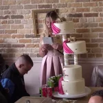 SOFIJA SE RASPALA KAD JE PROČITALA ČESTITKE PORODICE/Photo: Printscreen