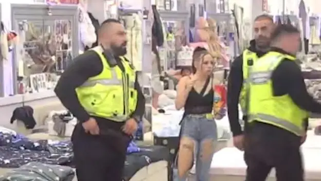 Obez*jeđenje uletilo u spavaću sobu/Photo: Youtube printscreen/Zadruga