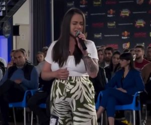 U “HYPE ZVEZDAMA” I TRUDNICA: Nastup prelijepe djevojke podržali svi kandidati!