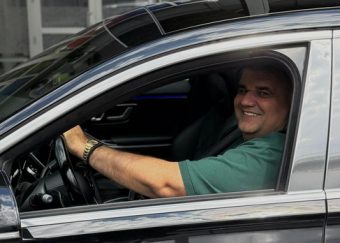 Saša Mirković ponosno pokazao novu “zvijer” iz voznog parka Hype televizije: Stigao MERCEDES MAYBACH! (FOTO)