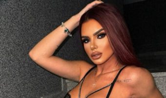 ANITA BEZ BRU*A! Ovako je izmamila uzdahe u liftu, a jedan DETALJ sada poznat! (FOTO)