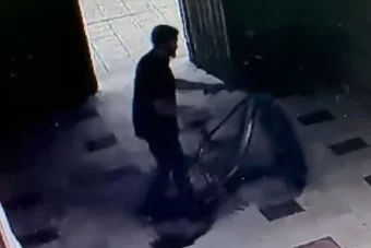 Muškarac ukrao bicikl dostavljaču hrane u Sarajevu: Kamere ga snimile