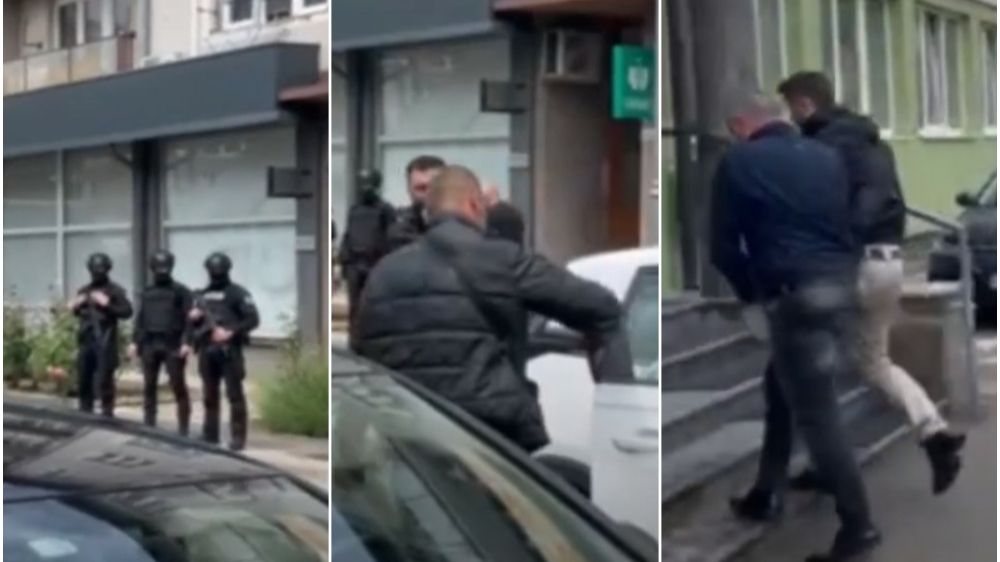 Uhapšeni policajci iz Sanskog Mosta dovedeni u prostorije MUP-a USK u Bihaću/Photo: Avaz.ba