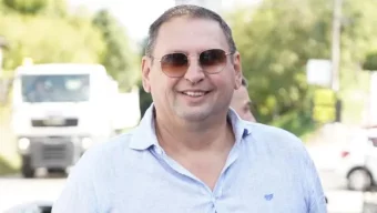 Dok drama Maje i Filipa Cara trese javnost, Taki uživa u kafani: Zagrlio poznatu pjevačicu i ne skida osmijeh s lica!