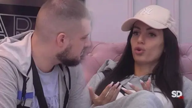 MIMAS UHVATILA MRVICU I GRUJU NA DJELU!/Photo: Youtube printscreen/Zadruga