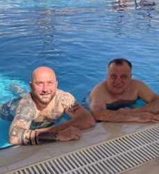 Halid Bešlić uživa u suncu Dubaija, a danas sprema spektakl za publiku