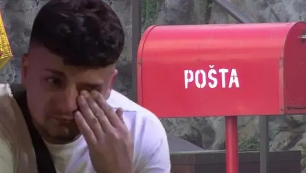 Nakon što je Terzi stiglo obavještenje iz spoljnog svijeta, zaurlao pred svima/Photo: Printscreen