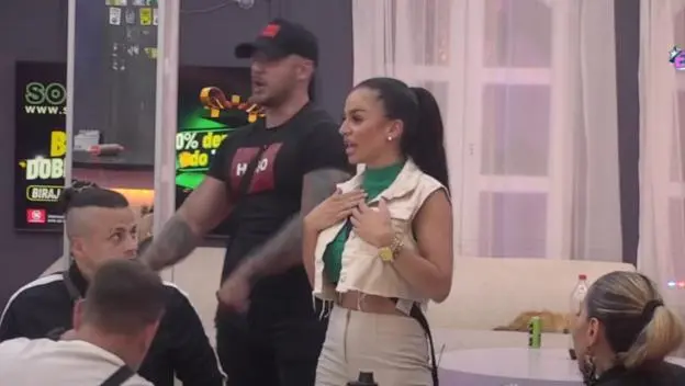 Sanja dobila informaciju iz spoljnog svijeta/Photo: Printscreen