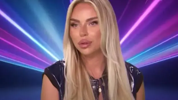 Sofija Janićijević se sprema da uništi još jednu vezu/Photo: Youtube printscreen/Zadruga