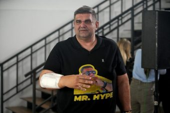 “NEZVANIČNI IZVORI KAŽU DA SU I POPOVIĆU POPUCALI PRSTI NA NOGAMA KADA ME JE ŠUTIRAO” Mirković otkrio nove detalje o STRAVIČNOM DOGAĐAJU ZA KOJI JE KRIV VELIBOR POPOVIĆ!