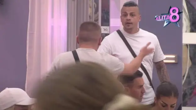 Probaj samo da je još jednom staviš u usta! / Photo: Printscreen