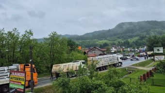 U saobraćajnoj nesreći kod Žepča povrijeđeno više osoba: Obustavljen saobraćaj