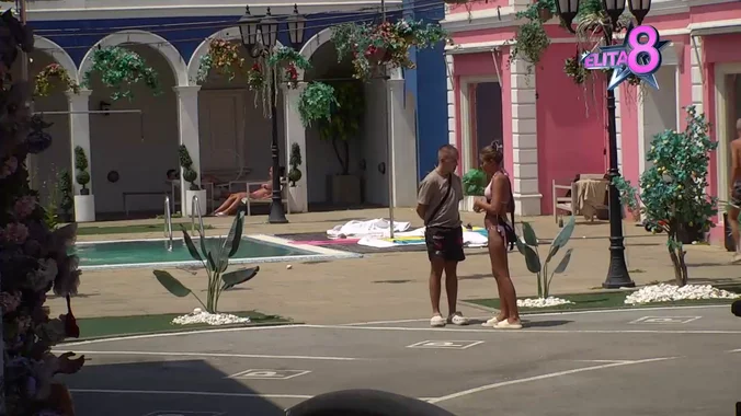 GASTOZ I SOFI UHVAĆENI U KREVETU!