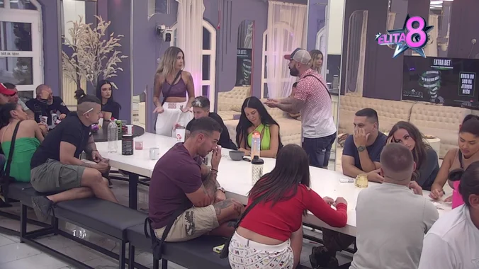 LJUBOMORA OPET MUČI ANELI