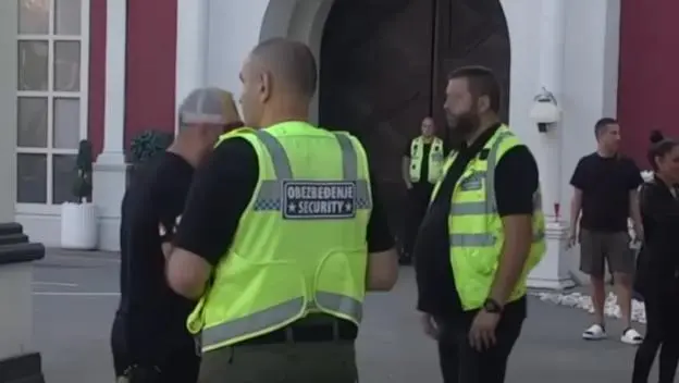 OBEZBJEĐENJE HITNO ULETJELO U RIJALITI