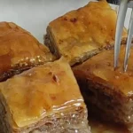Baklava s lješnjacima i tamnom čokoladom