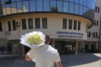DAVID DRAGOJEVIĆ OTIŠAO PO TAMARU I BEBU U PORODILIŠTE! Podijelio prvi snimak sina Rajana i oduševio sve