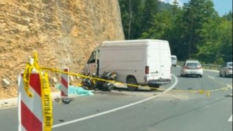 Str*vična nesreća kod Ilijaša: Pogin*o motociklista, vozač kombija povrijeđen