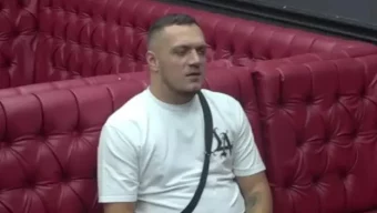 Ako sam mogao da se sklonim od djevojke u koju sam zaljubljen… Gastoz udijelio žuti karton cimerki – spreman da, nakon raskida veze, prekine i ovo prijateljstvo!
