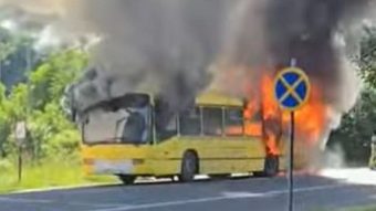 Drama u Blažuju: Izgorio GRAS-ov autobus (VIDEO)