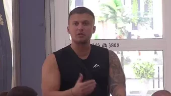Skupio posljednje ostatke svog dostojanstva! Gastoz se konačno seli iz kreveta, Anđelina reakcija izazvala haos! Karić je razotkrio…