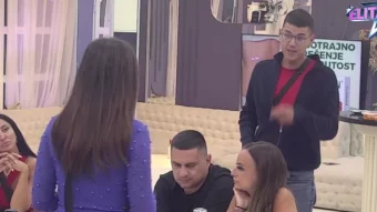Teodora obrisala patos Pejom, Ena ga vratila na fabrička podešavanja