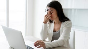 Umorne oči od ekrana: Ova vježba od 20 sekundi može napraviti ogromnu razliku