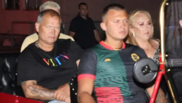 Pojavili se iznenada u dvorištu Karića