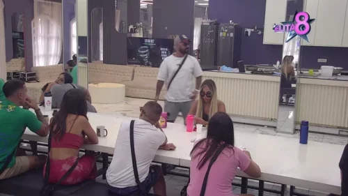 POKUŠALA GA ISPROVOCIRATI