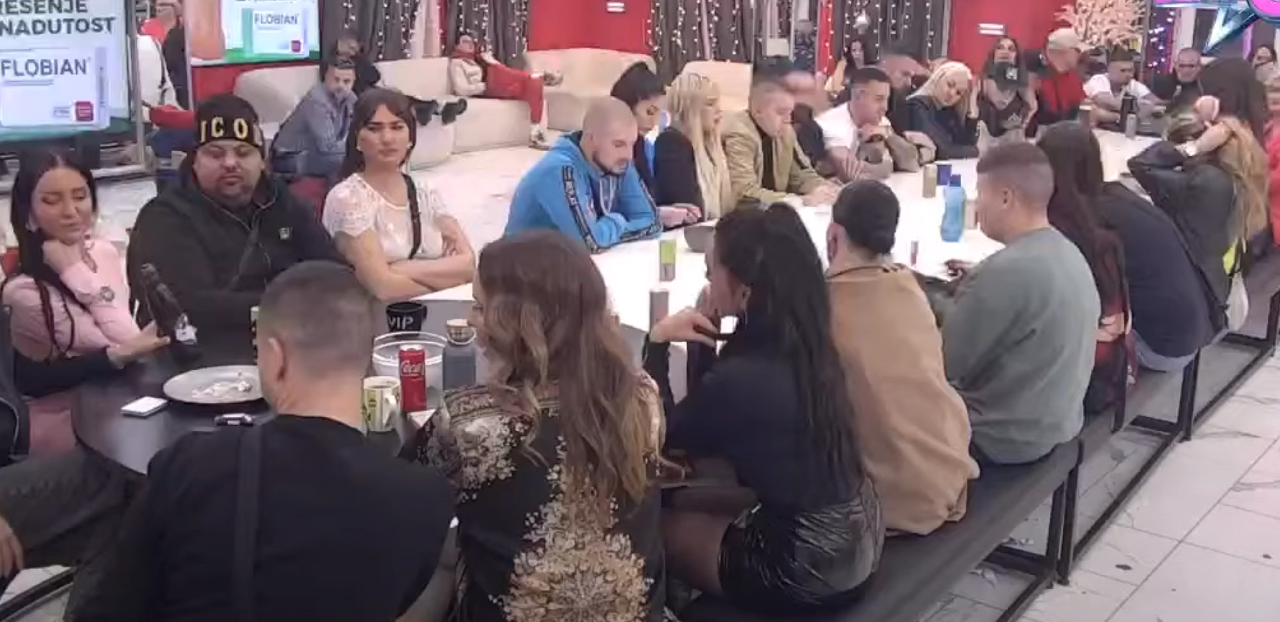 NJIH TROJE NAPUSTILO BIJELU KUĆU!