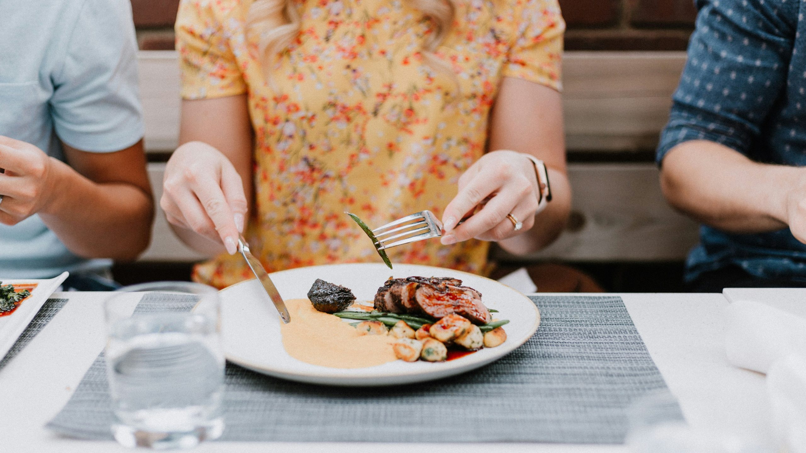 Kulturno ponašanje za stolom