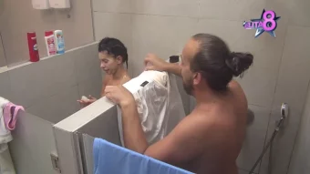PROMIJENIO TAKTIKU! Milovan ne želi ni na trenutak da se odvoji od Aleks, pri ruci joj je u svakom trenutku!