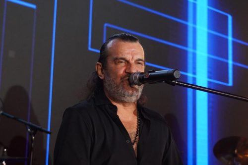 ACA LUKAS JOŠ JEDNOM DOKAZAO ZAŠTO JE NAJVEĆA BALKANSKA ZVIJEZDA! “La Bamba” KRCATA – publika u glas pjeva njegove NAJVEĆE HITOVE (VIDEO)