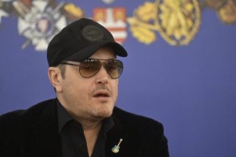 ACO PEJOVIĆ DOLAZI PIJAN KASNO KUĆI! Time se i hvali – „zvijezda za primjer!“