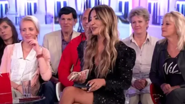 Pune ruke novca, jedva drži novčanice!