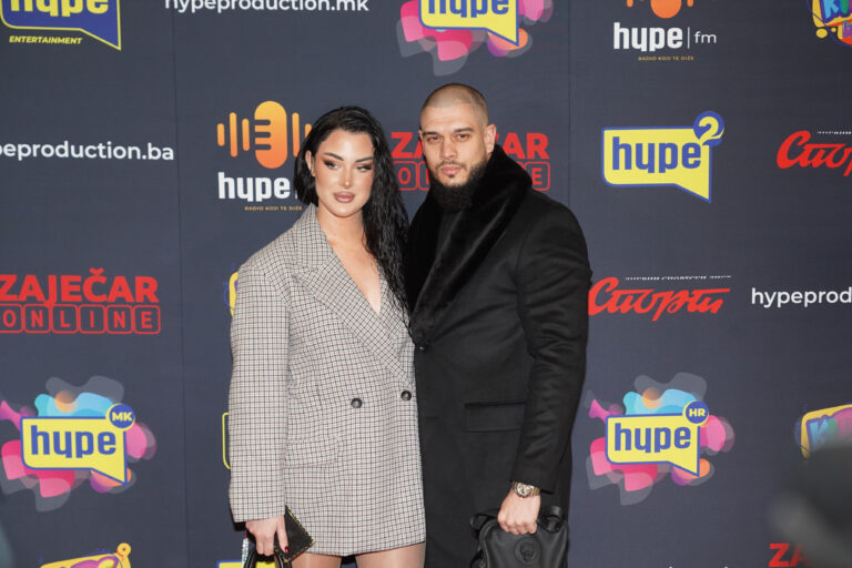 DEJAN DRAGOJEVIĆ I NJEGOVA DJEVOJKA SAOPŠTILI SRETNE VIJESTI