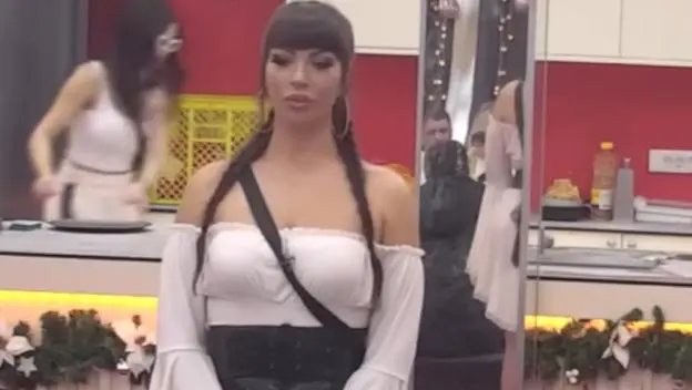 Svi čekaju reakciju Bebice!