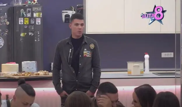 Ponos mu ne da da pređe preko izgovorenih riječi