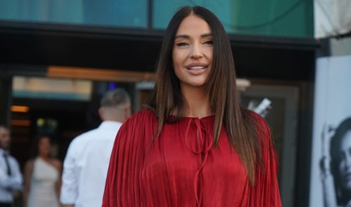 FOTOGRAFIJE SA LETOVANJA ZAPALILE MREŽE Photo: Antonio Ahel/ATAImages