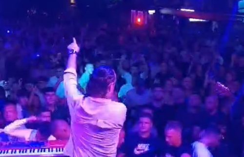 LUKAS TRAŽIO OD PUBLIKE DA PJEVA ŠTO GLASNIJE!