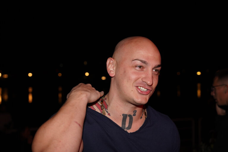 POZNATA PJEVAČICA JAVNO OSUDILA DESINGERICU!