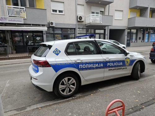 Tragedija u BiH: Mladić poginuo prilikom slijetanja vozila s mosta, vatrogasci izvlačili tijelo!